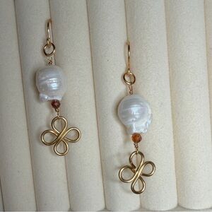 Clover Garnet Pearl Earrings